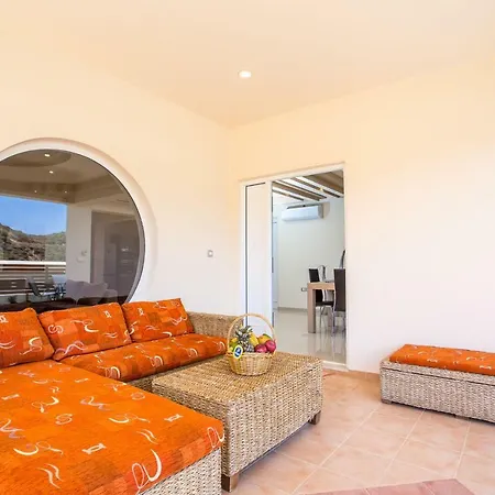 Mefomi Villa *